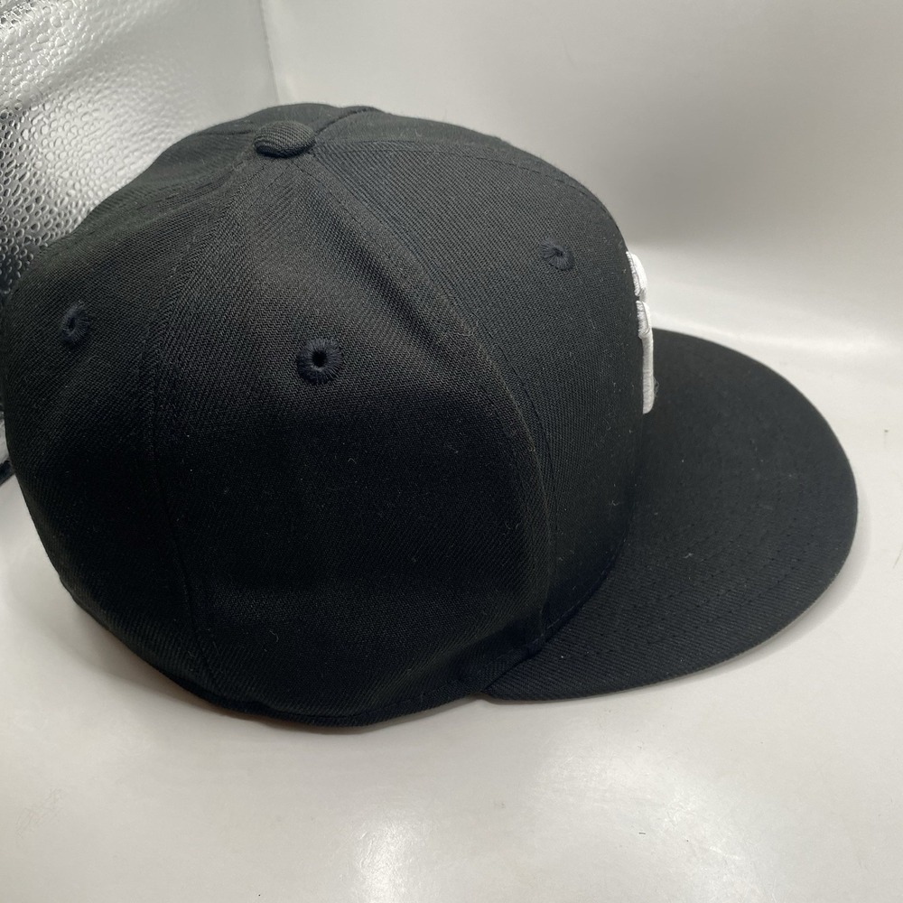 New York Yankees Hat All Black New Era 59fifty Fitted 7 VGC Blackout Large Logo - Picture 7 of 11